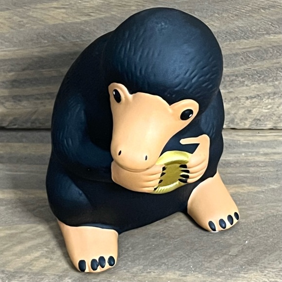 Fantastic Beasts Ceramic Niffler Coin Bank Harry Potter Wizarding World NWOT EC - Picture 6 of 11